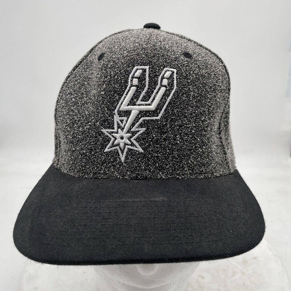MITCHELL & NESS SAN ANTONIO SPURS GRAY/BLACK SNAPBACK HAT CAP